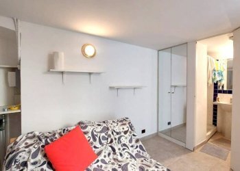 Stanza arredata - Negozio via Eugenia Ravasco, Genova (zona Centro Storico) - foto 4