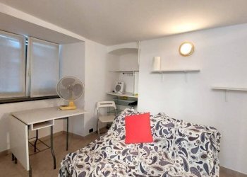 Stanza arredata - Negozio via Eugenia Ravasco, Genova (zona Centro Storico) - foto 13