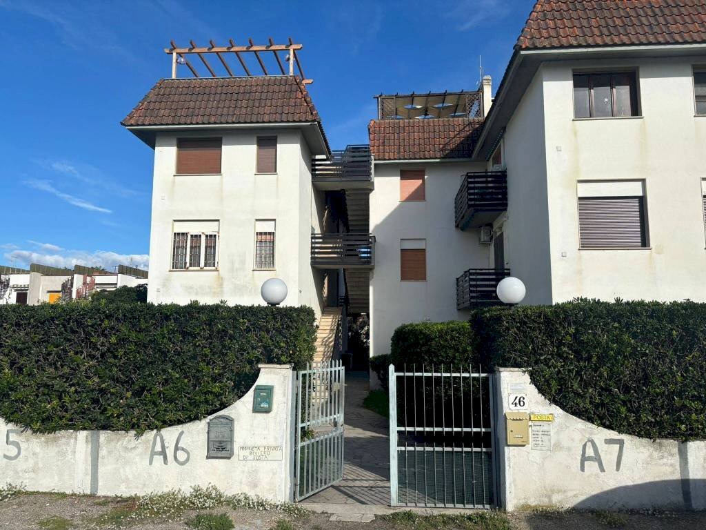 Facciata - Appartamento Lungomare degli Ardeatini, 46, Ardea - foto 1