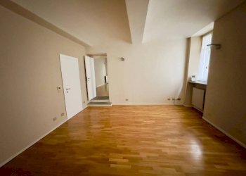 Ingresso - Ufficio via Giosuè Carducci, 64, Asti - foto 2