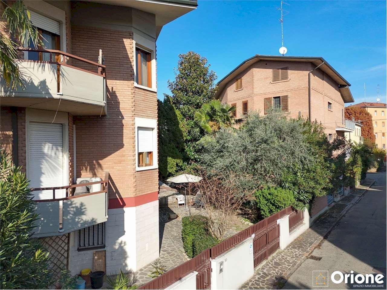 Porzione di casa Modena - foto 1