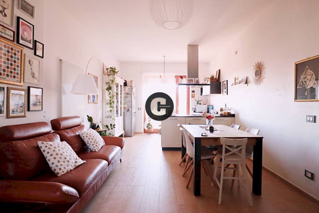 Salone - Three-room apartment corso Tortona, 21, Torino (neighborhood Vanchiglia) - photo 2