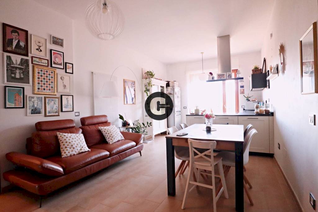 Salone - Three-room apartment corso Tortona, 21, Torino (neighborhood Vanchiglia) - photo 3