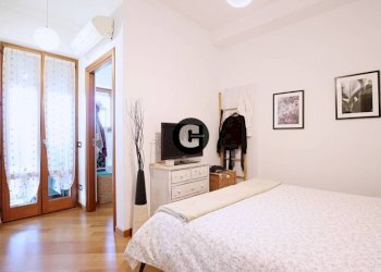 Camera da letto - Three-room apartment corso Tortona, 21, Torino (neighborhood Vanchiglia) - photo 9