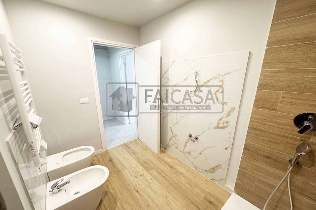 Bagno - Bilocale via San Donato, 46, Torino (zona San Donato) - foto 1