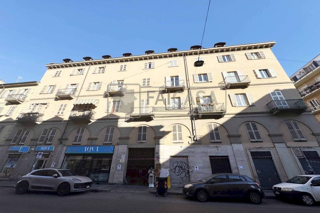 Facciata - Bilocale via San Donato, 46, Torino (zona San Donato) - foto 2