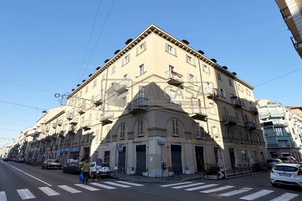 Facciata - Bilocale via San Donato, 46, Torino (zona San Donato) - foto 3