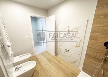 Bagno - Bilocale via San Donato, 46, Torino (zona San Donato) - foto 1