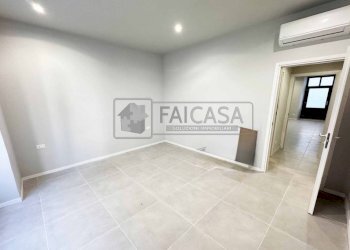 Camera da letto - Bilocale via San Donato, 46, Torino (zona San Donato) - foto 20