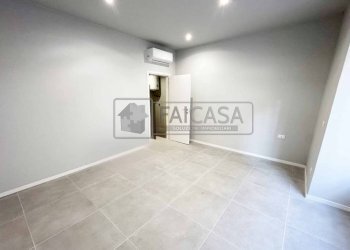 Camera da letto - Bilocale via San Donato, 46, Torino (zona San Donato) - foto 21