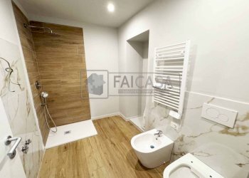 Bagno - Bilocale via San Donato, 46, Torino (zona San Donato) - foto 25