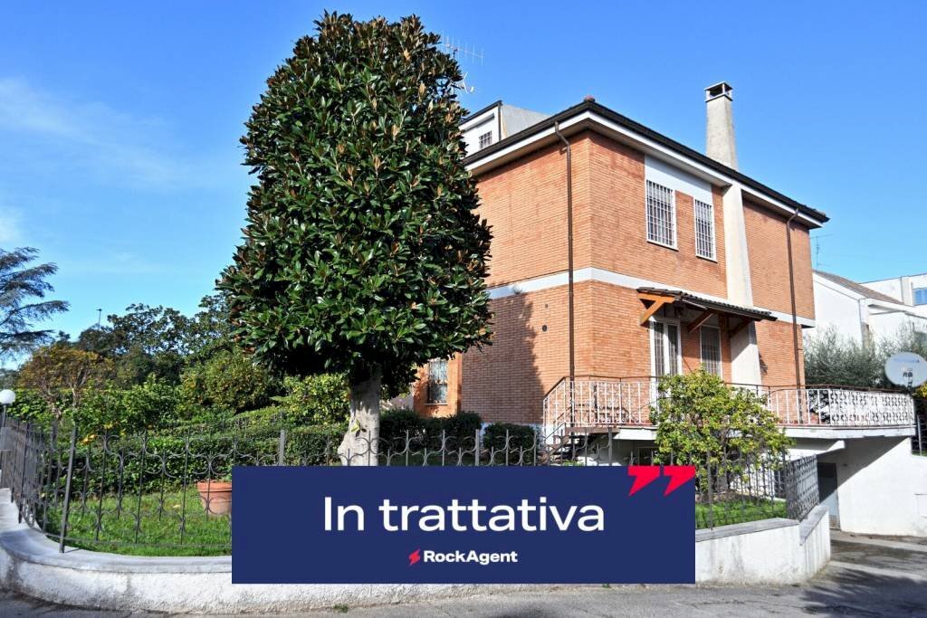 Villa via Antonio Gramsci, 27, Aprilia - photo 2