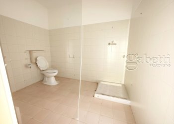 bagno - Commercial Premises Via Andrea Ponti, Cornaredo - photo 7