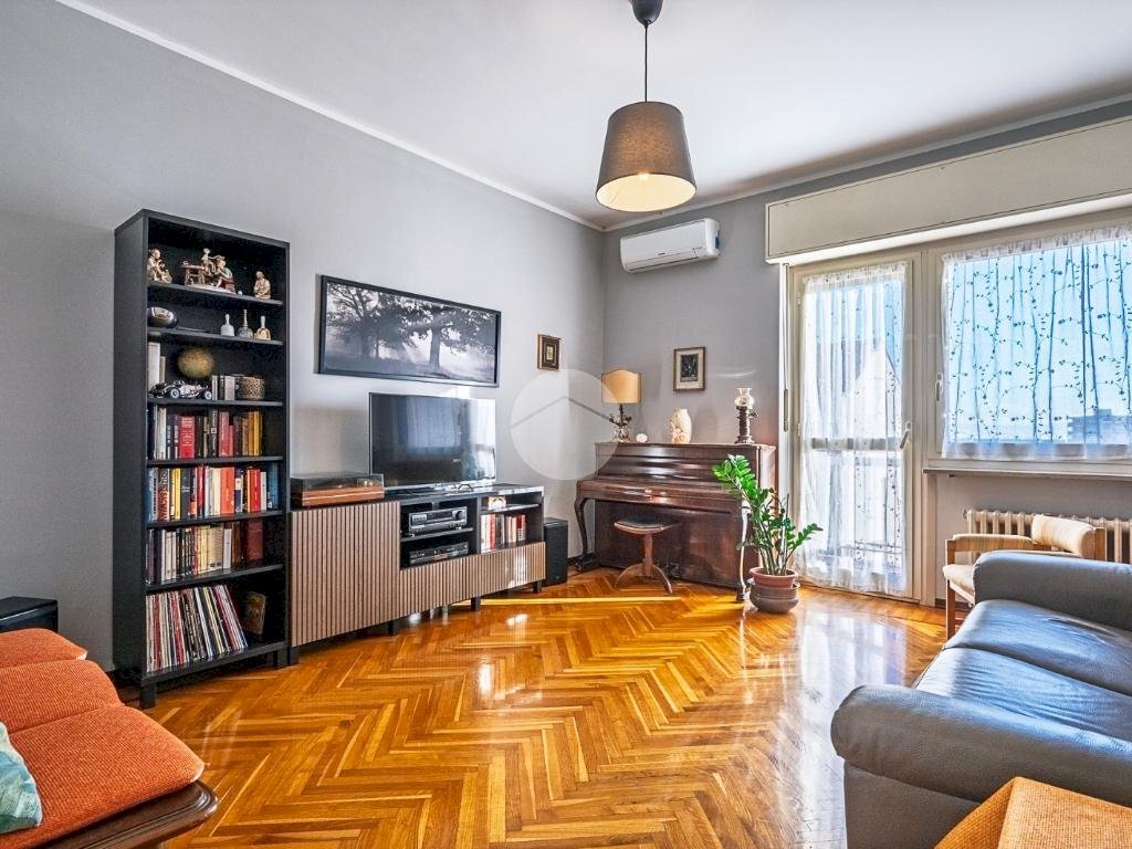 Apartment Viale gramsci, Grugliasco - photo 1