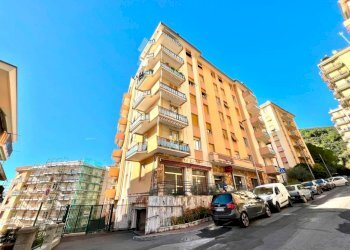 Facciata - Trilocale via Laviosa, Genova (zona Pegli) - foto 21