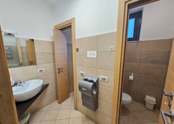 Bagno - Ufficio via Sempione, 14, Varese - foto 20