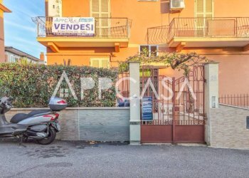 Facciata - Trilocale via Luigi Carrer, 39, Roma (zona Casal Boccone) - foto 1