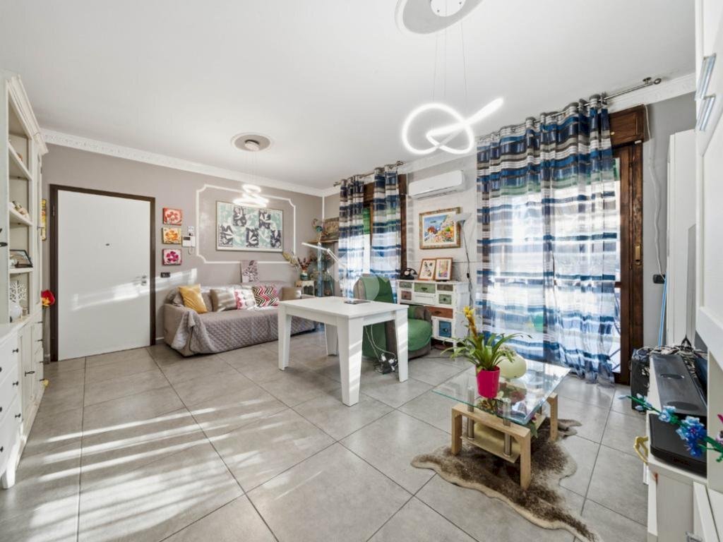 Trilocale Via Enrico Zambonini, Reggio nell'Emilia - foto 2