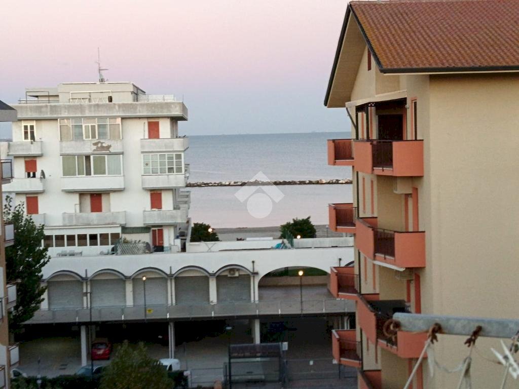 Four-room apartment Viale Lodovico Ariosto, Ravenna (neighborhood Lido Adriano) - photo 1