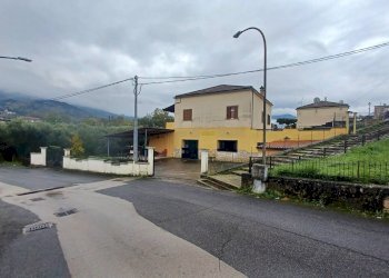 Foto 2 - Magazzino Piazza Boccatopa, Amaseno - foto 2