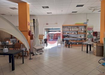 Foto 3 - Negozio Via Tre Santi, Ceppaloni - foto 3