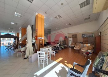 Foto 8 - Negozio Via Tre Santi, Ceppaloni - foto 8