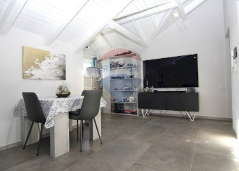 Sala da pranzo - Trilocale via san martino
 
13, Viggiù - foto 2