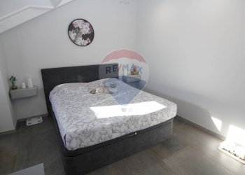 Camera / camera da letto - Trilocale via san martino
 
13, Viggiù - foto 22