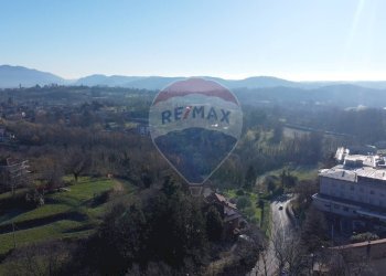 Vista delle montagne - Trilocale via san martino
 
13, Viggiù - foto 29