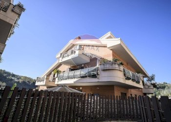 Edificio all\'aperto - Trilocale via vigna del piano
 
23, Riano - foto 1