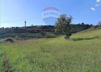 Vista delle montagne - Terreno agricolo Contrada San Marco (Coord. 6F5W+7MP)
 
snc, Caltagirone - foto 1