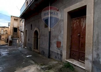 Edificio all\'aperto - Casa semi indipendente Via Orbiti
 
42, Caltagirone - foto 4