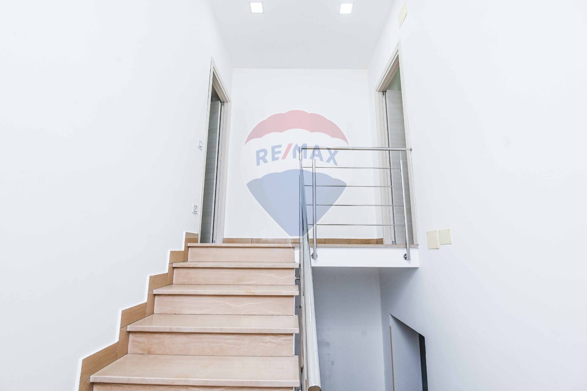 Scale - Casa semi indipendente Via Vincenzo Bellini
 
6, Mirabella Imbaccari - foto 1