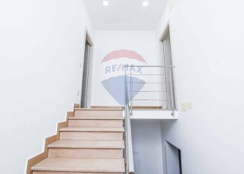 Scale - Casa semi indipendente Via Vincenzo Bellini
 
6, Mirabella Imbaccari - foto 1