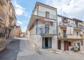 Edificio all\'aperto - Casa semi indipendente Via Vincenzo Bellini
 
6, Mirabella Imbaccari - foto 2