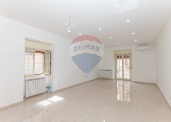 Stanza vuota - Casa semi indipendente Via Vincenzo Bellini
 
6, Mirabella Imbaccari - foto 3