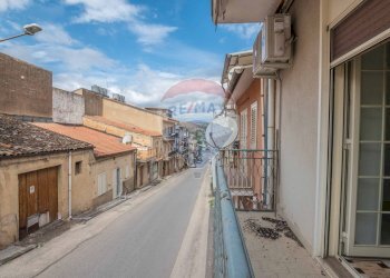 Edificio all\'aperto - Casa semi indipendente Via Vincenzo Bellini
 
6, Mirabella Imbaccari - foto 23