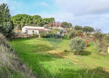 Giardino - Villa Via Antonio Gravina Bellicoso
 
snc, Caltagirone - foto 2