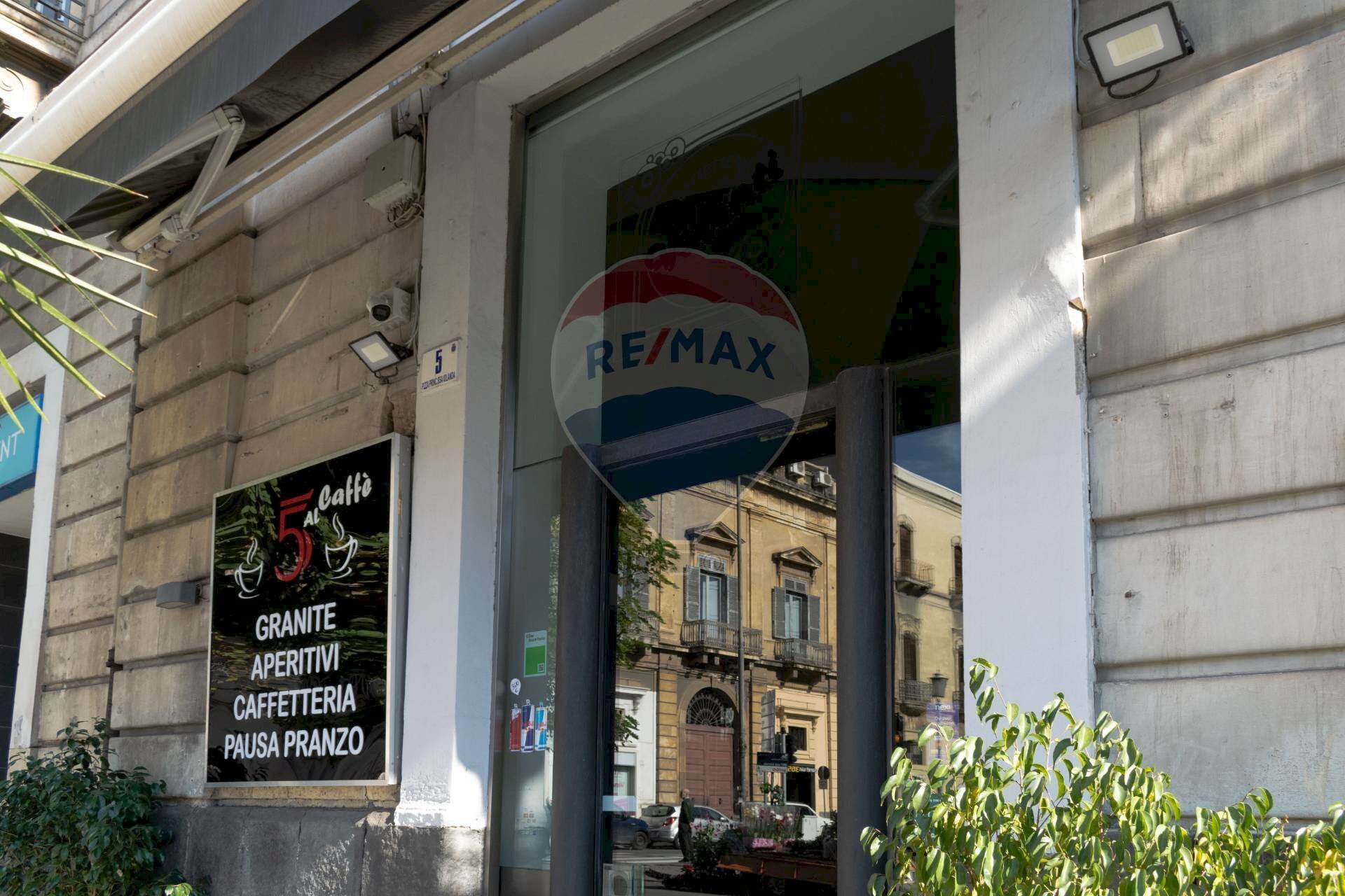 Edificio all\'aperto - Shop Piazza Principessa Iolanda
 
5, Catania - photo 2