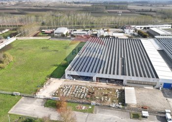 Edificio all\'aperto - Capannone Via Fermi, Cilavegna - foto 1