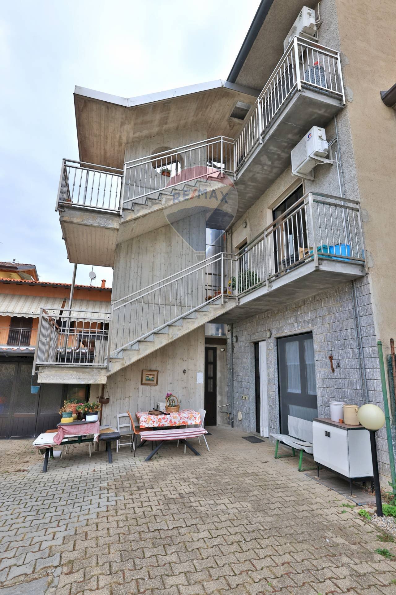 Edificio all\'aperto - Bilocale Via Trieste
 
4, Gerenzano - foto 2