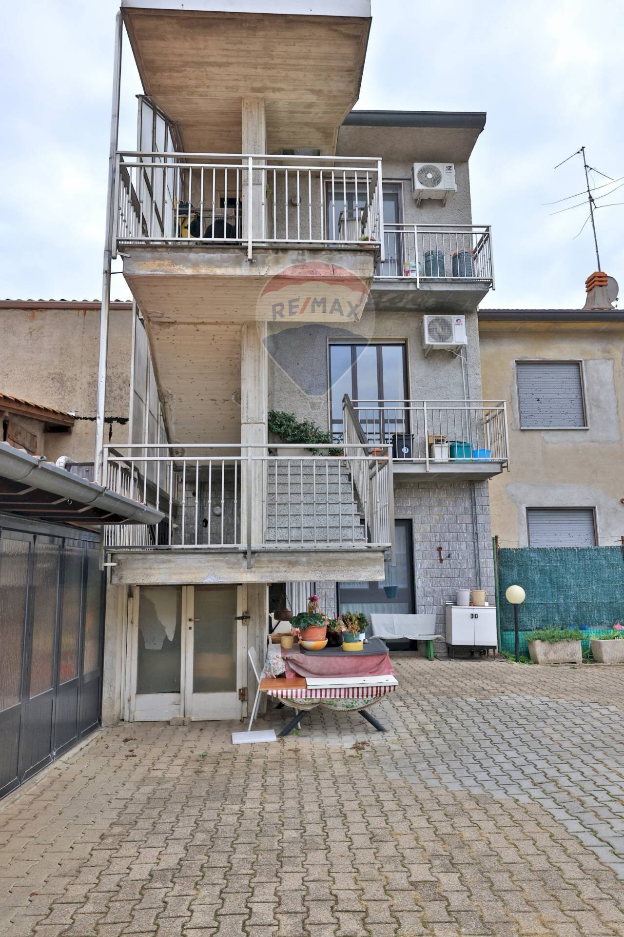 Edificio all\'aperto - Bilocale Via Trieste
 
4, Gerenzano - foto 1