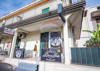 Casa all\'aperto - Attività Commerciale VIA SANTA MARIA LA STELLA
 
6, Aci Sant'Antonio - foto 1