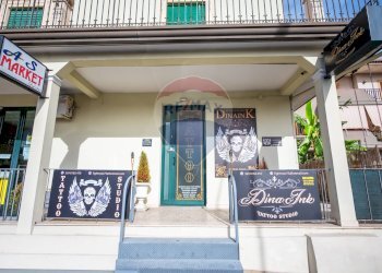 Edificio all\'aperto - Attività Commerciale VIA SANTA MARIA LA STELLA
 
6, Aci Sant'Antonio - foto 2