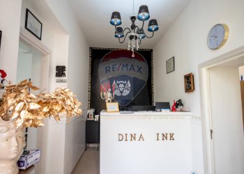 Hall / corridoio - Attività Commerciale VIA SANTA MARIA LA STELLA
 
6, Aci Sant'Antonio - foto 6