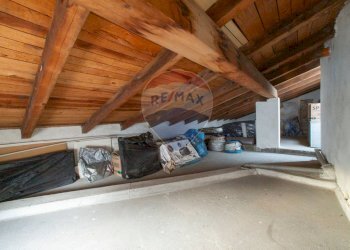 Stanza vuota - Villa Costa Volpino - foto 24