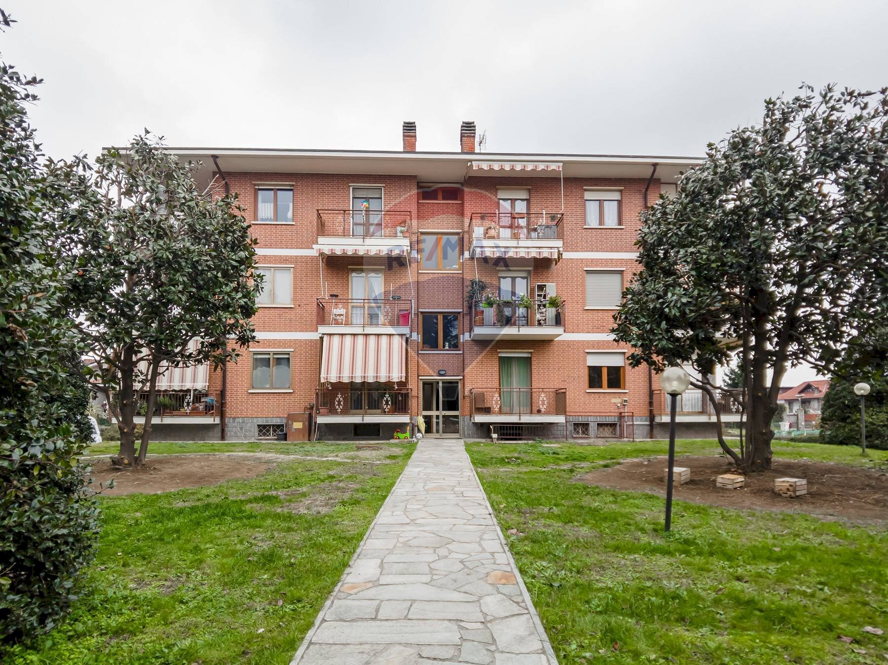 Edificio all\'aperto - Quadrilocale via Cesare Pavese
 
3, Sangano - foto 1