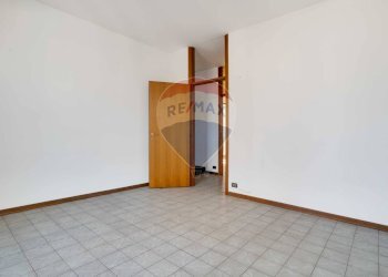 Stanza vuota - Trilocale VIA CAMPANIA
 
13, Legnano - foto 14