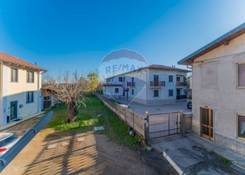 Edificio all\'aperto - Casa semi indipendente via Frazione Fornaci
 
110, Fagnano Olona - foto 24