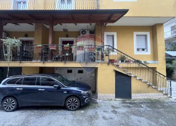 Edificio all\'aperto - Casa semi indipendente via Nuova detta Palmentiello
133, Napoli - foto 1